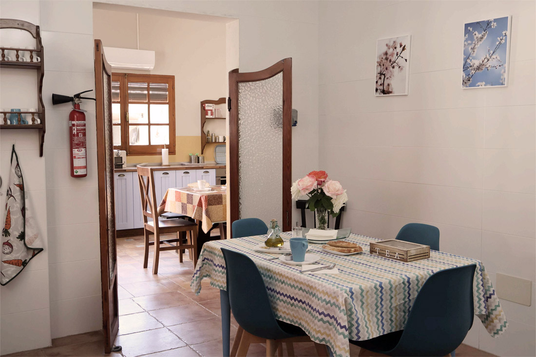 Salón cocina salón cocina casa rural